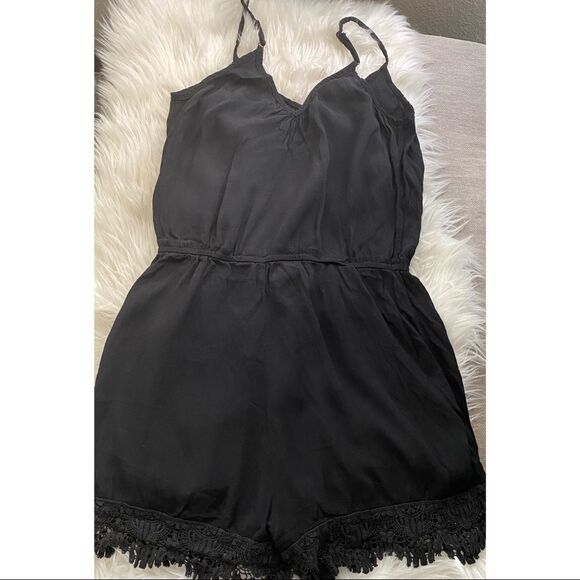 ✨Women's Black Mysterious Muse Crochet Romper✨ - Picture 5 of 7